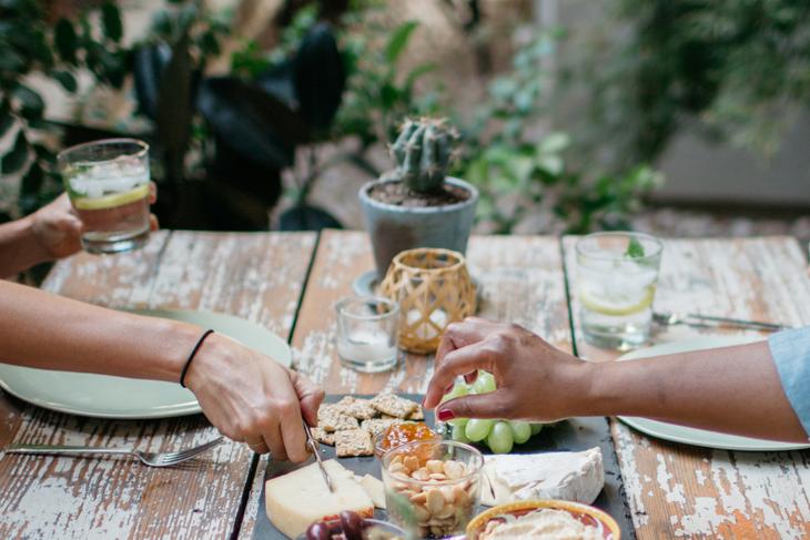 featured image: Mindful Eating: How Chewing Improves Digestion
