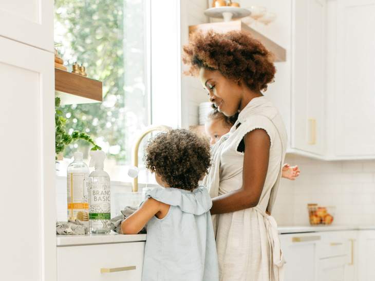 featured image: Non-Toxic Kitchen Cleaning Tips with Branch Basics