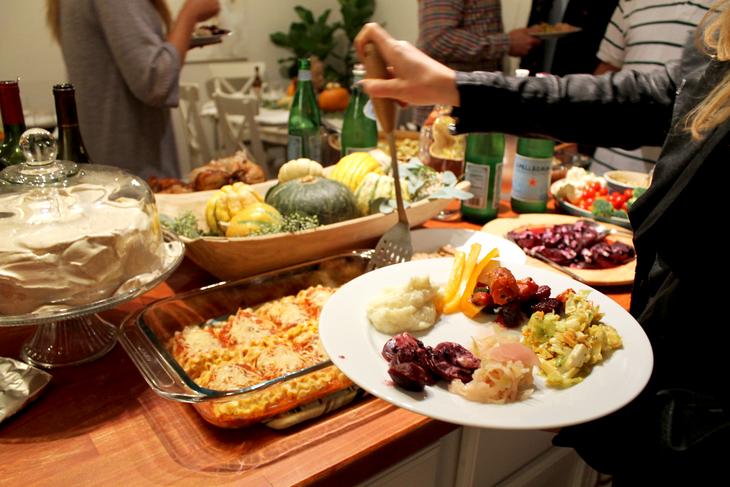 featured image: 8 Rules for Clean Eating at Holiday Parties
