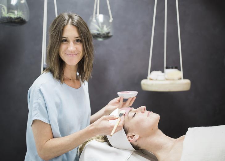 featured image: Primally Pure's Holistic Esthetician Shares 4 Tips to Combat Adult Acne