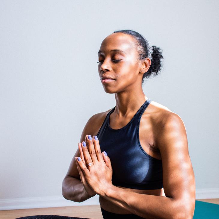 featured image: 5 Powerful Ways to Toss Toxic Thoughts with a Mind Detox