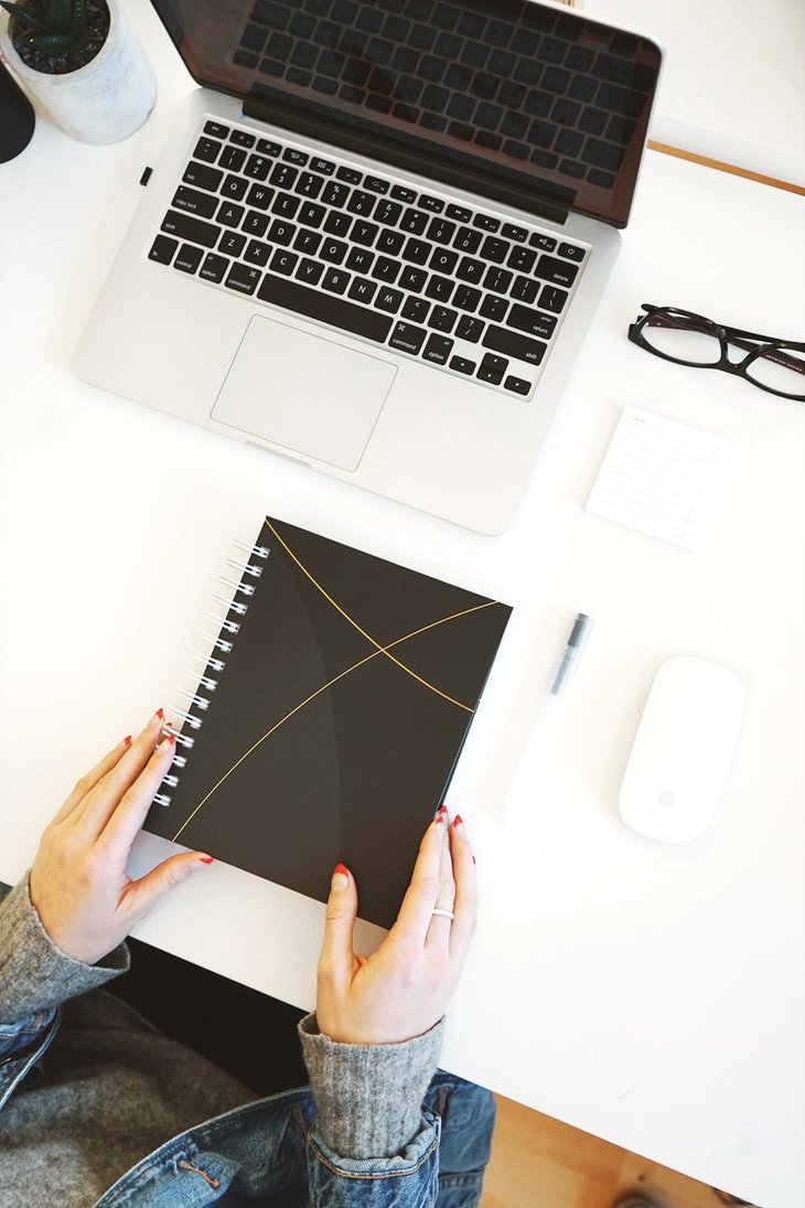 featured image: How to Set Life-Changing Resolutions and Goals (that you’ll actually keep)